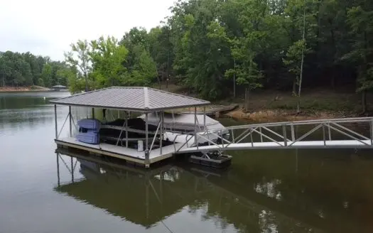 Wedgewood Wonder: Lakefront Living at Its Finest