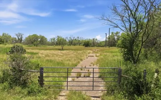 Unrestricted 4 Acres with Utilities in Three Rivers, TX