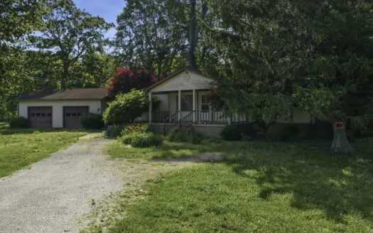 Warren Co. Home w/Detached Garage on 5 Beautiful Acres At Auction