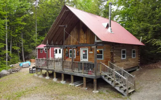 Cozy Lakefront Log Cabin – Lincoln, Maine