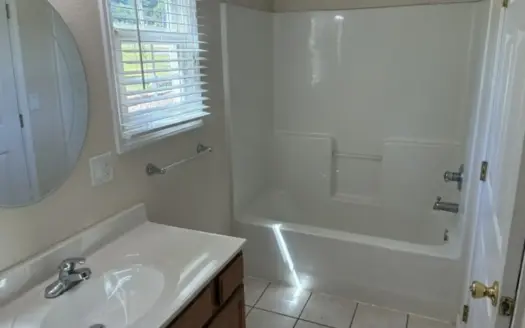 5 Bdrm 4 Bath On Acreage In Yellville