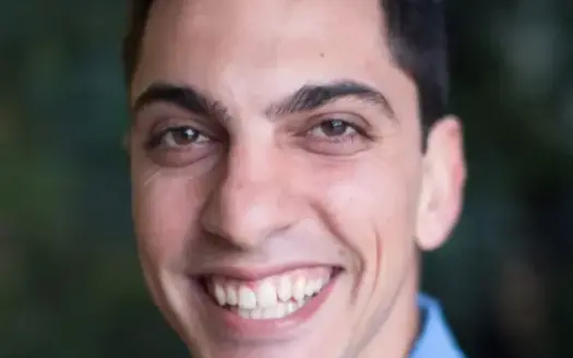 agent profile picture for Abram Akradi on recreational properties website