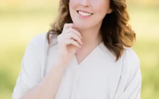 agent profile picture for Alexis Davis on recreational properties website