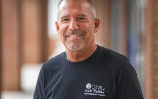 agent profile picture for Booie DeHart on recreational properties website