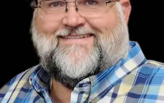 agent profile picture for Charles Simpson on recreational properties website