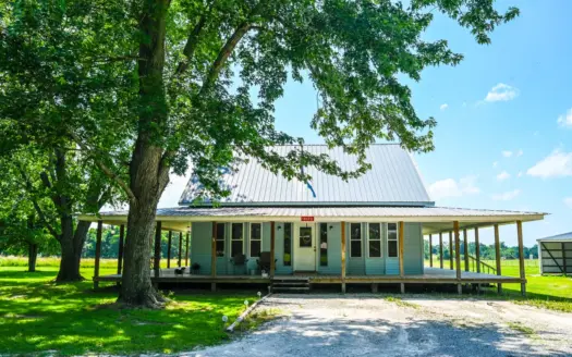 Country Home for Sale in Wheatland, Missouri