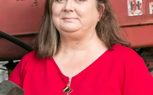 agent profile picture for Donna Hobbs on recreational properties website