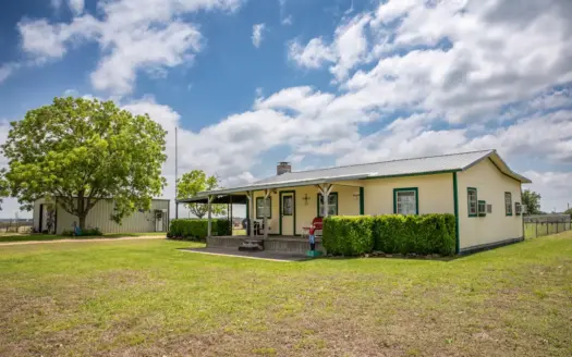 Country Home on 2.03 Acres in Burton ISD