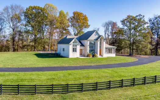 Home and 1.64+/- Acres Near Lake Cumberland in Albany, Kentucky