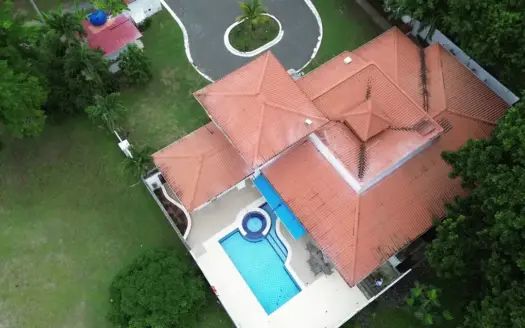 Spacious 4-Bedroom Home with Private Pool & Jacuzzi in El Espino