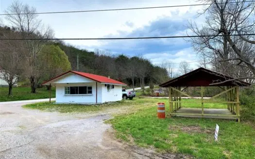 Commercial/residential Bldg. – Corner Lot – Middleburg, Ky.