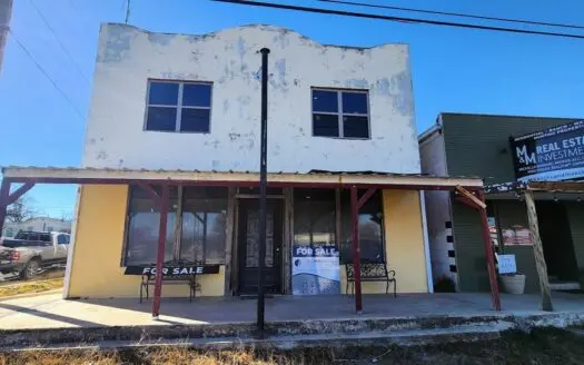 Texas Commercial Building near Big Lake and San Angelo in Mertzon
