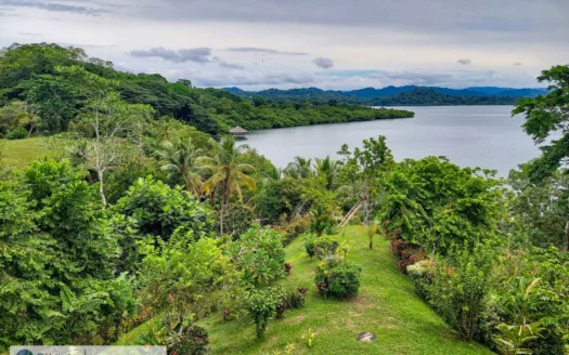Dolphin Bay Waterfront Home, Bocas del Toro, Panama