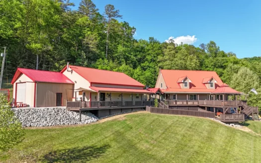 Home for sale adjoining Daniel Boone National Forest in KY