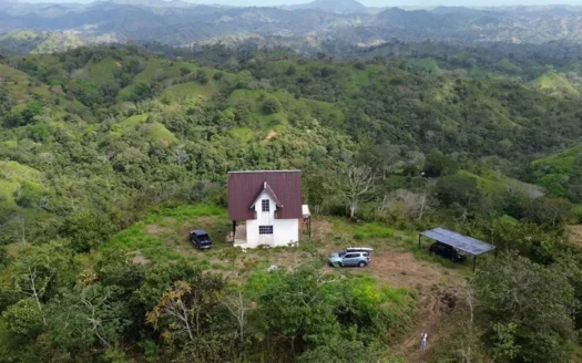 Off-grid mountain house with 360° view, Nuario, Las Tablas