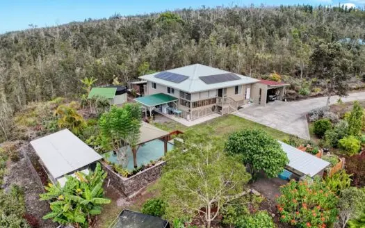 2BR/2BA Hawaii home with dog kennel business, mature landscaping