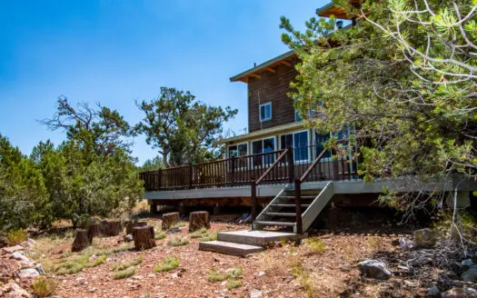 Off-grid Mountain Retreat for Sale in Northern Arizona