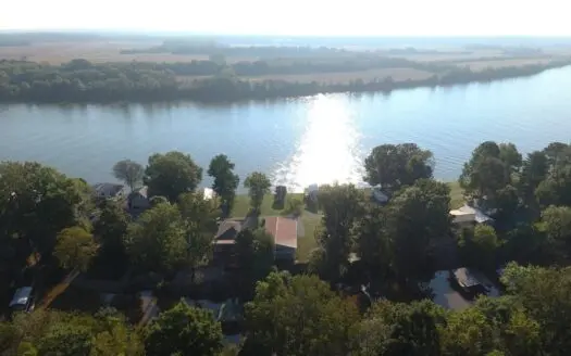 Creekfront Home W/ Riverview in Saltillo Tn