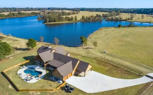 East Texas Game & Cattle Ranch – 1146 Acres – Lakefront Home