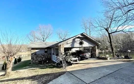 Lakefront Home in Cherokee Village, Ar for Sale