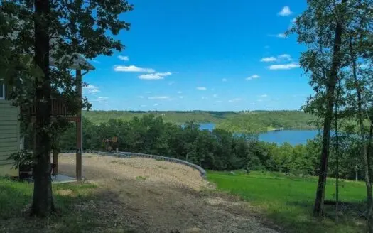 Lot in Landings North Subdivision Near Bull Shoals