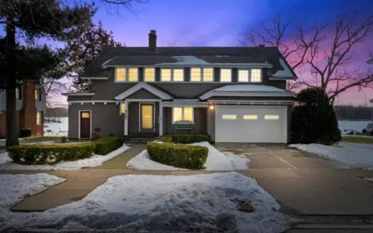 Beautiful Wisconsin River Front Home in Portage Wi