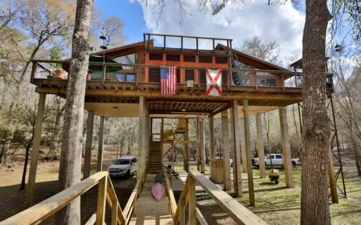 Custom Home on the Santa Fe River!