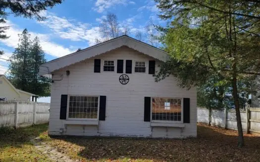 Waterfront Home in Lincoln, Maine