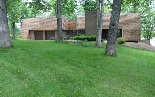 Contemporary Lake Front Home in Arrowhead Lake Subdivision