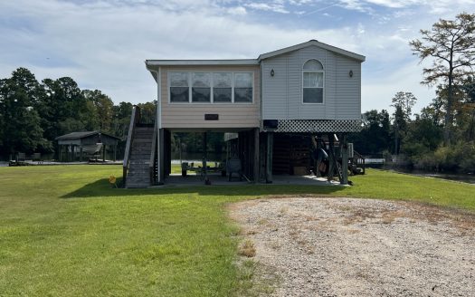 Washington North Carolina riverfront real estate listing photo 1