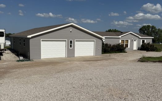 Coldwater Kansas waterfront real estate listing photo 1
