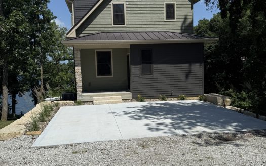 Ellston Iowa waterfront real estate listing photo 1