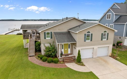Washington North Carolina riverfront real estate listing photo 1