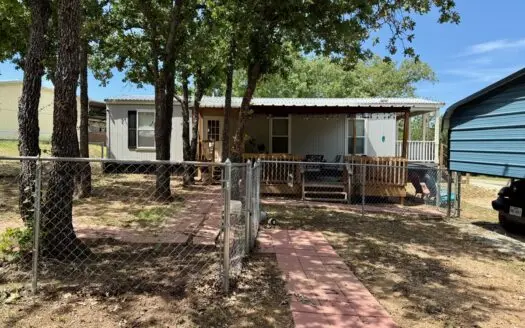 Lake Brownwood Home, 2037 Hillcrest, Deck & Lake Access Amenities