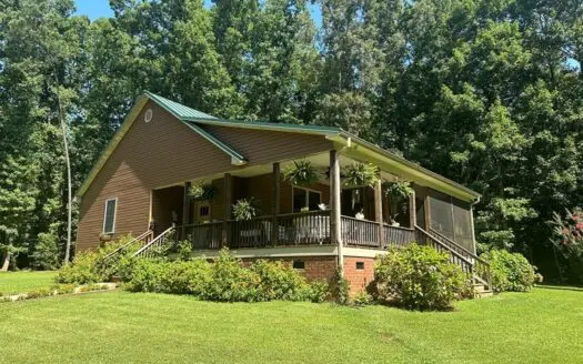 Peaceful Serenity: Lakefront Tranquility Awaits