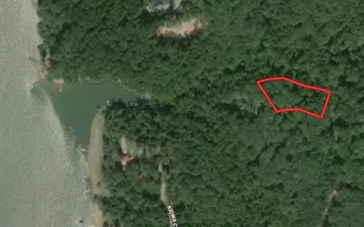 1-Acre Hilltop Retreat Near Clarksville, VA – Walk to Water!