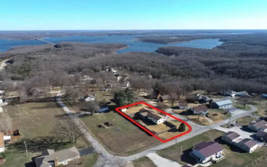 Stockton Lake Country Home for Sale, Stockton MO