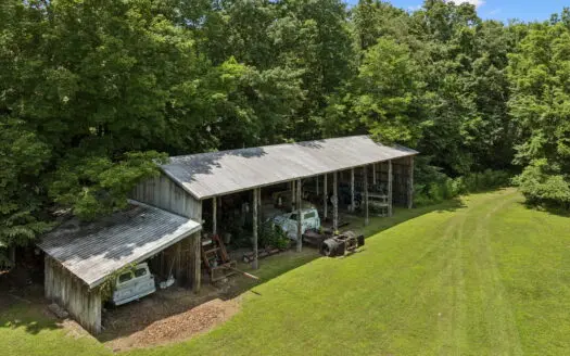 Middle TN Waterfront Legacy Estate – Private Beaches & Live Creek