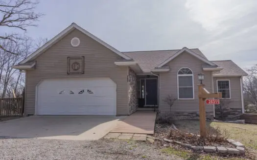 Beautiful Lake Front Home on Lake of the Oaks