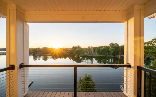 Lakefront Luxury Townhome on Lake Hamilton in Hot Springs, AR