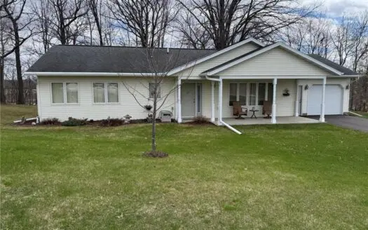 Beautiful Rambler Home on Sturgeon Lake Channel