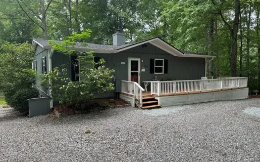 Wedgewood Wonder: Lakefront Living at Its Finest