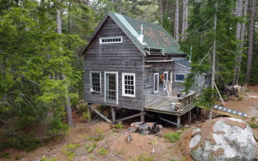 Private Waterfront Camp on Nicatous Lake – T41MD, Maine
