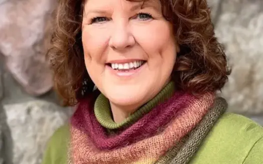 agent profile picture for Debbie Rolfsen on waterfront properties website