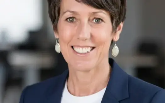 agent profile picture for Gwen Smith on waterfront properties website