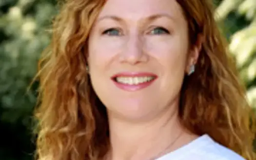 agent profile picture for Kelly Parker on waterfront properties website