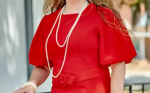 agent profile picture for Samantha Prueter on waterfront properties website
