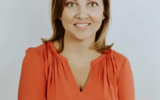 agent profile picture for Sandi McGee on waterfront properties website