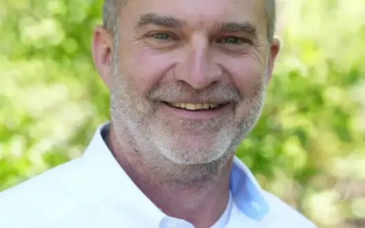agent profile picture for Scott Lindsey on waterfront properties website