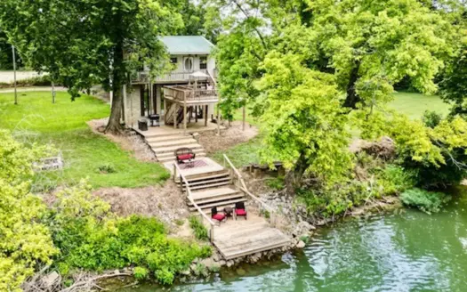 Waterfront Cabin For Sale in Northern Arkansas on Spring River